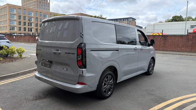 Ford Transit Custom 320 L1 Petrol Fwd 2.5 PHEV 232ps H1 Double Cab Van Limited Auto - Image 10